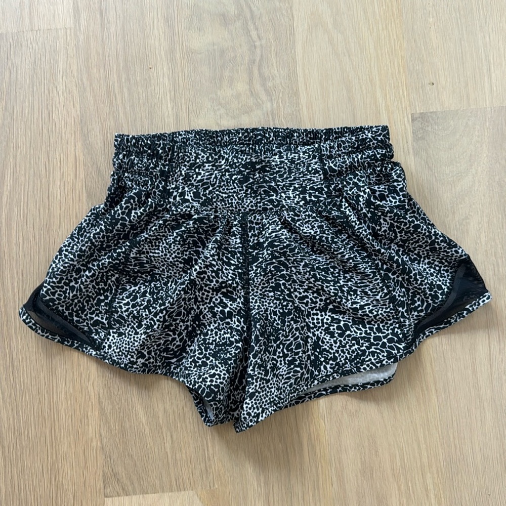 Lulu hotty-hot 2.5 shorts